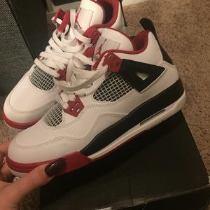 Air Jordan Retro 4 "Fire Red"