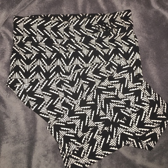 Workout PINK Victoria's Secret Aztec leggings