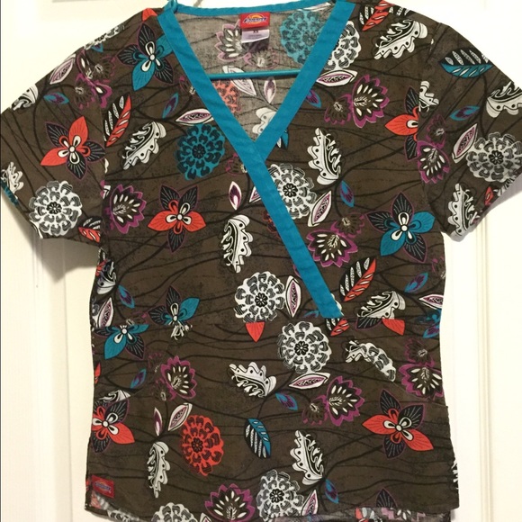 Scrub top - Picture 2 of 4