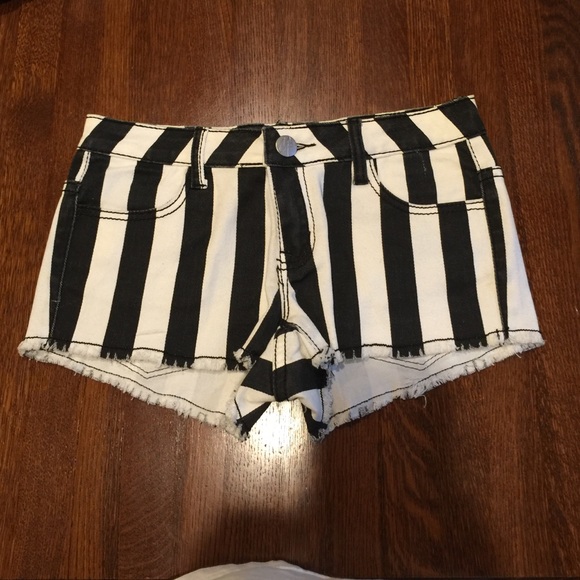 Black & white striped Jean shorts✨