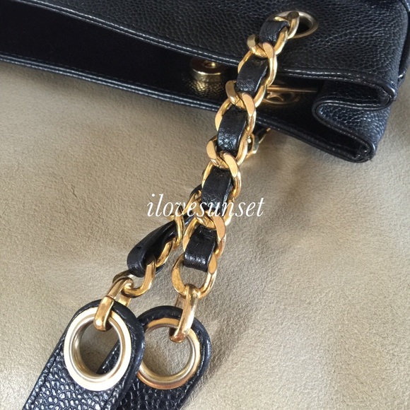 ❗️SOLD❗️Add’l pictures {CHANEL} Black Vintage Bag - Picture 3 of 4