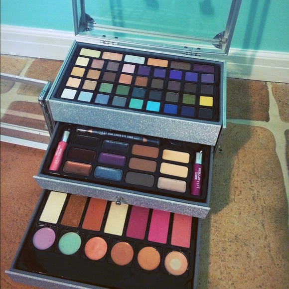Large makeup set from Ulta, almost brand new!