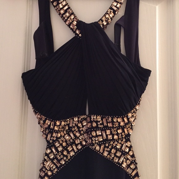 Betsy & Adam form-fitting gown. - Picture 2 of 4