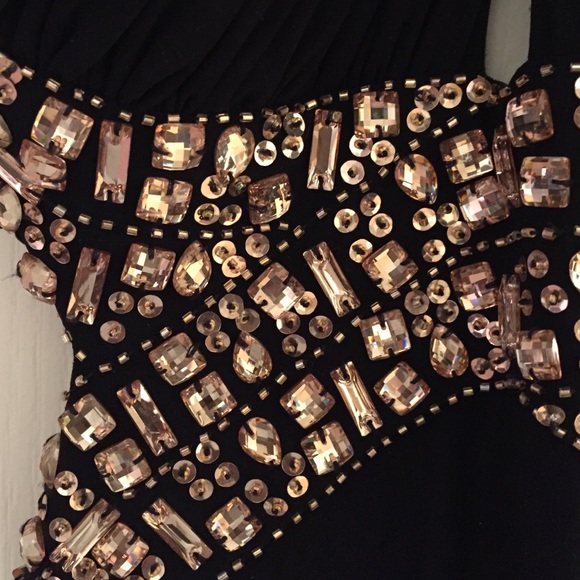 Betsy & Adam form-fitting gown. - Picture 3 of 4