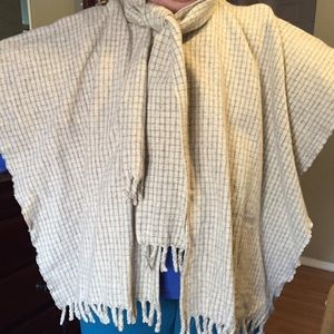 NEW NEVER WORN Plaid wool poncho/cape!