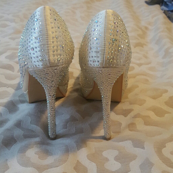 Off-white Heels - Picture 2 of 4