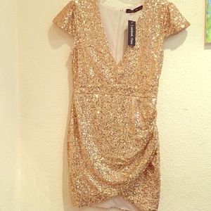 Lookbook gold sequence dress