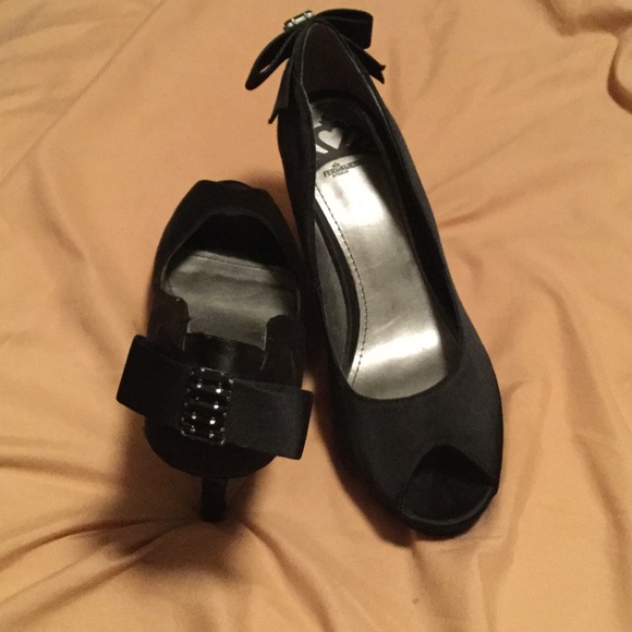 Heels - Picture 2 of 3