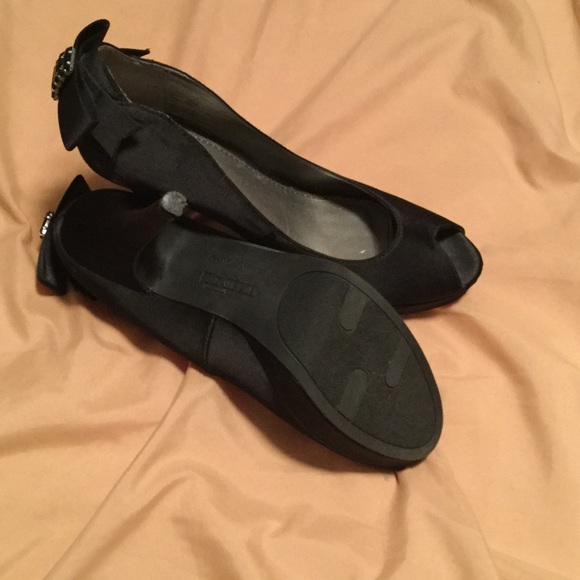 Heels - Picture 3 of 3
