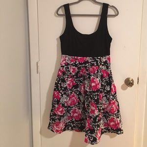 Spring floral dress with pockets