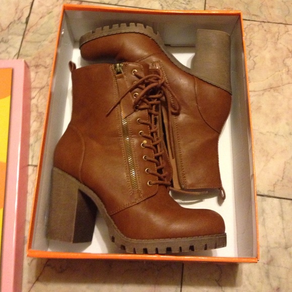 Soda Malia Vegan Ankle Boots *NEW ONLY WORN ONCE* - Picture 4 of 4
