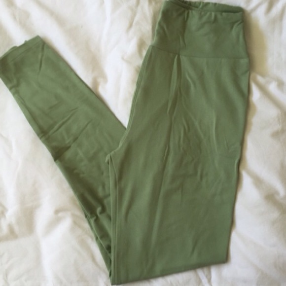 SOLD IN BUNDLE. Lularoe butter leggings!!