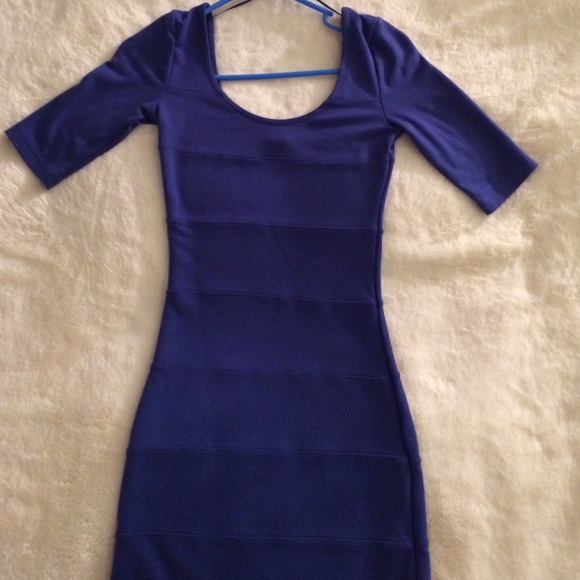 H&M Dresses & Skirts - Figure hugging bandage dress