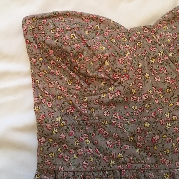 ✨NWT Floral dress - Picture 2 of 3