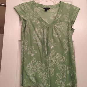 Short sleeve light green top