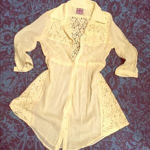Free People 3/4 eyelet button down tunic. Size 4.