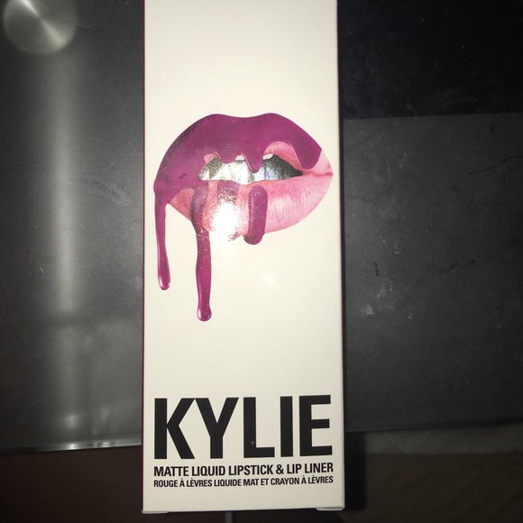 Kylie lip kit poise k