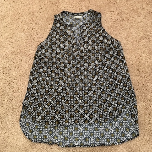 Oat + Fawn sleeveless v-neck top