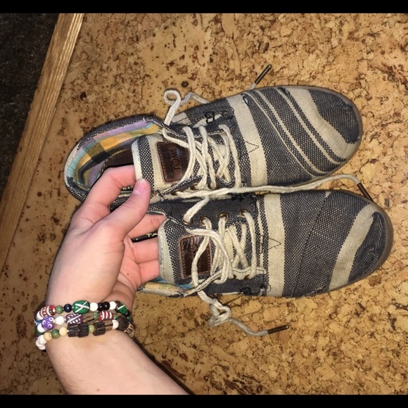 Vintage (2011) TOMS Shoes size 7