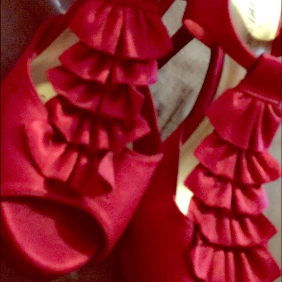 Red heels - Picture 1 of 1