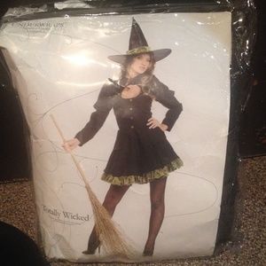 Halloween witch costume delux