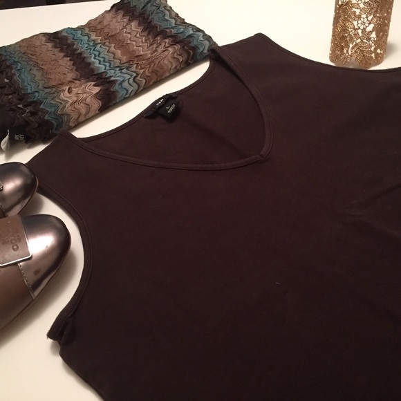 Sleeveless T-Shirt. Perfect as a base layer! - Picture 3 of 4