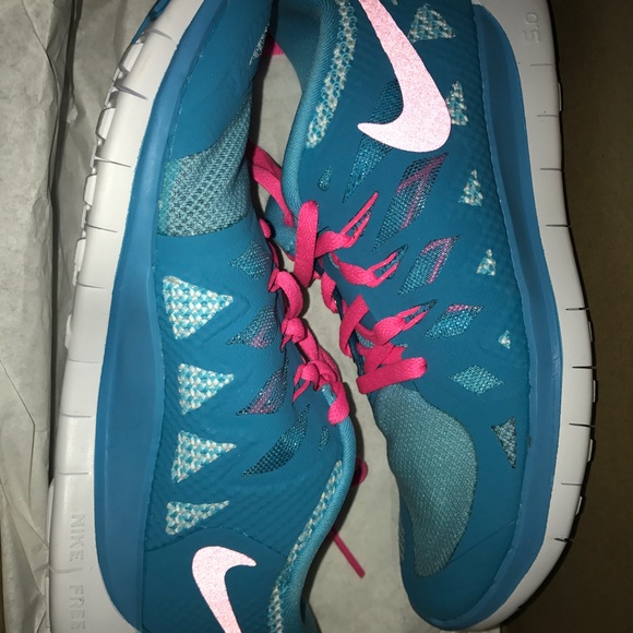 Nike Shoes - Brand new youth Nikes FINAL PRICE