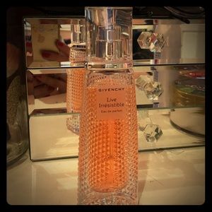 1.7 Givenchy Live Irresistible