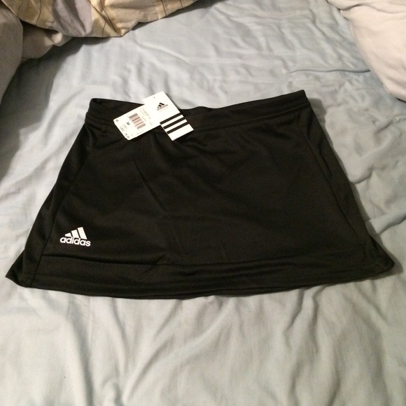 Adidas medium black skort with tags