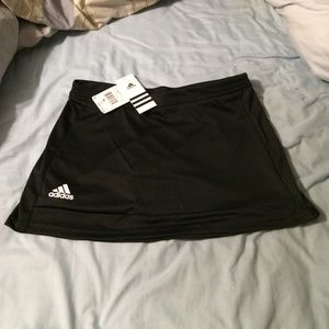 Adidas medium black skort with tags