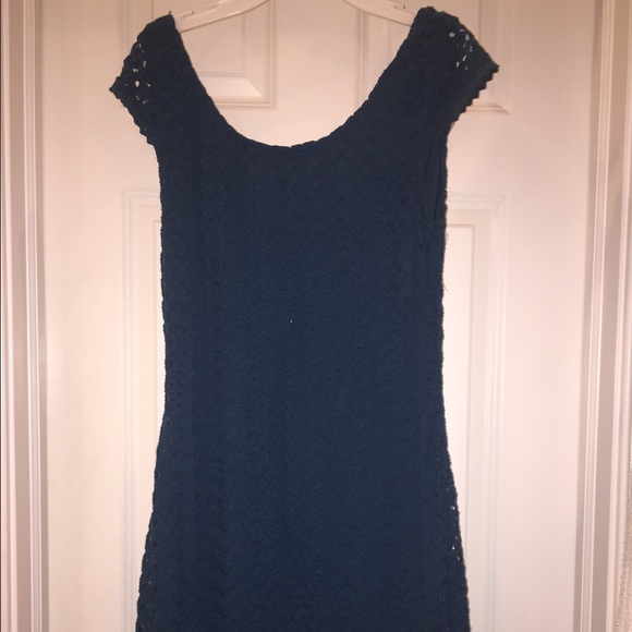 Mimi Chica scoopneck lace bodycon dress