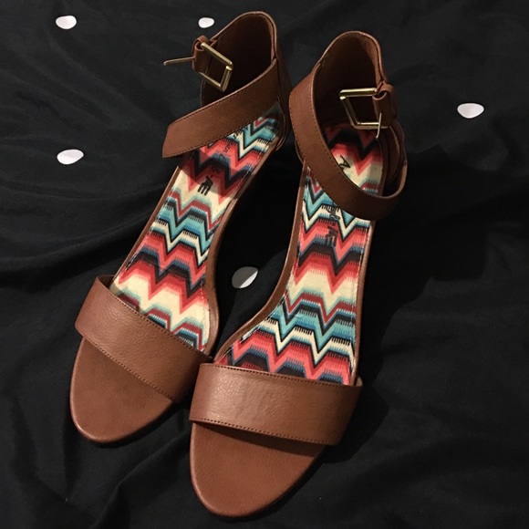 American eagle light brown sandals