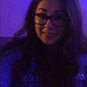 Meet your Posher, Alyssa