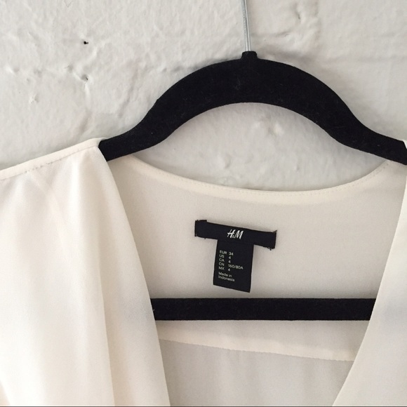 NWOT⬜️H&M Asymmetrical Blouse - Picture 3 of 3