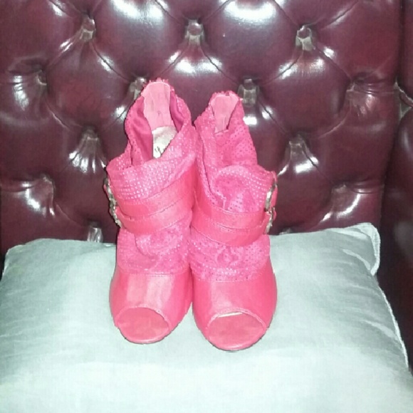 Shoes - Picture 1 of 3