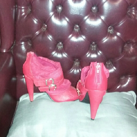 Shoes - Picture 2 of 3