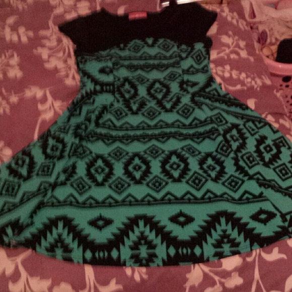 (FINAL PRICE)????GIRL'S Dress.. SZ 9/10