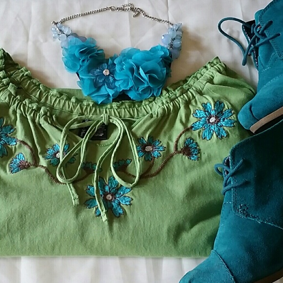 Flower Statement Necklace NWOT - Picture 2 of 4