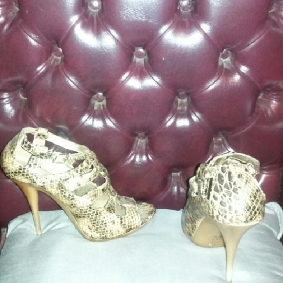 Shoes - Picture 2 of 3