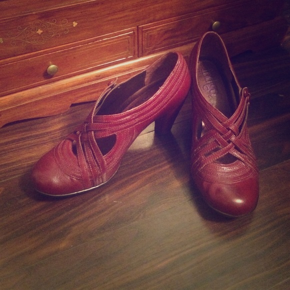Clarks Indigo Line Vintage Red Heels