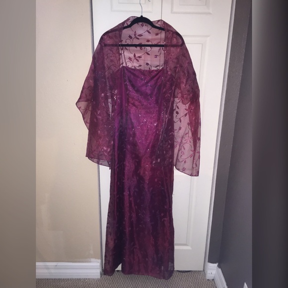 PROM DRESS - Picture 3 of 4
