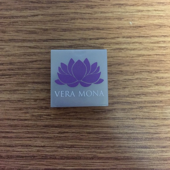 Vera Mona Clover Eyeshadow