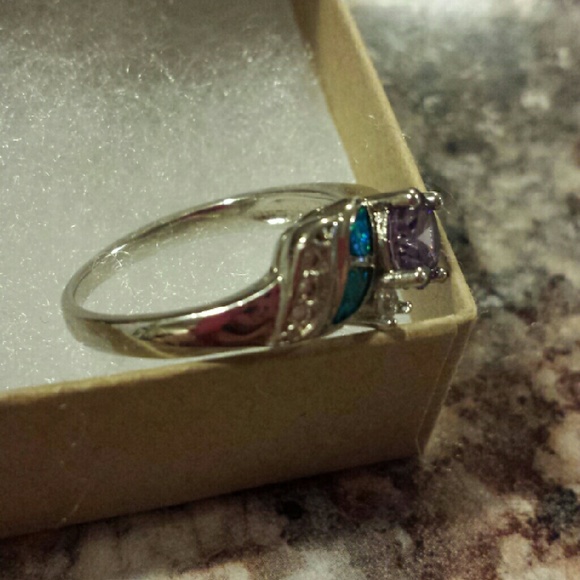 Ring - Picture 3 of 3
