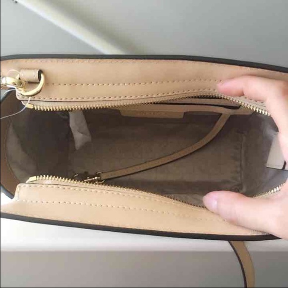 🚫🚫SOLD🚫🚫Michael kors two tone cross body bag - Picture 4 of 4