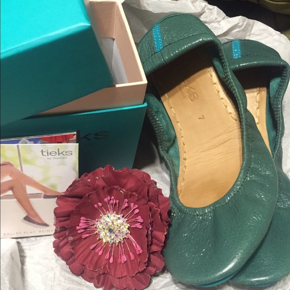 Tieks size 7 Pacific Green. Only worn a few times.
