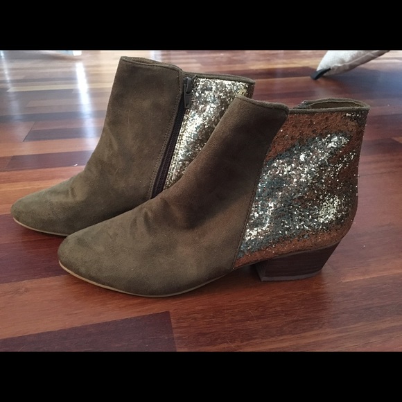 Kelsi Dagger Boots Size 9