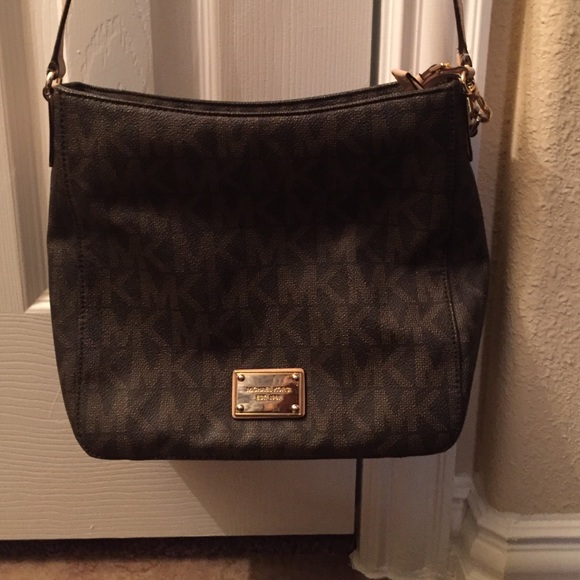 Michael Kors Jet set travel large messenger bag.