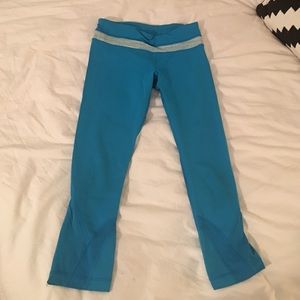 Lululemon blue cropped leggings