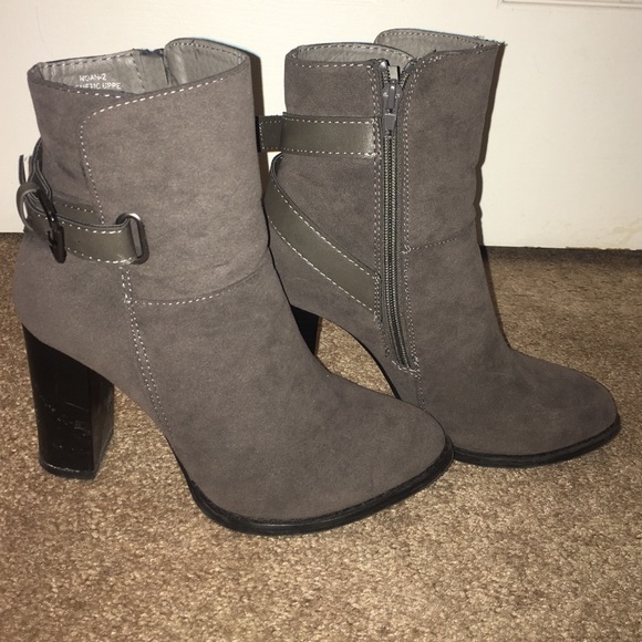Grey suede chunky heeled booties sz 8 - Picture 1 of 3