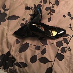 Red circle patent finish heels.